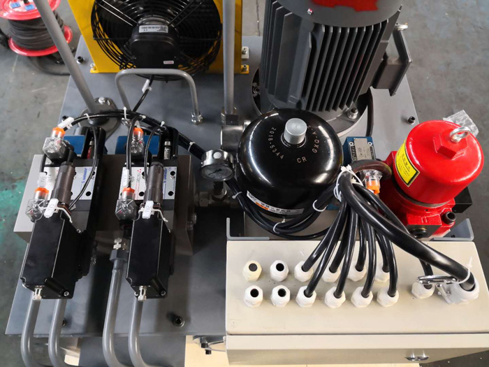 Proportional servo hydraulic station