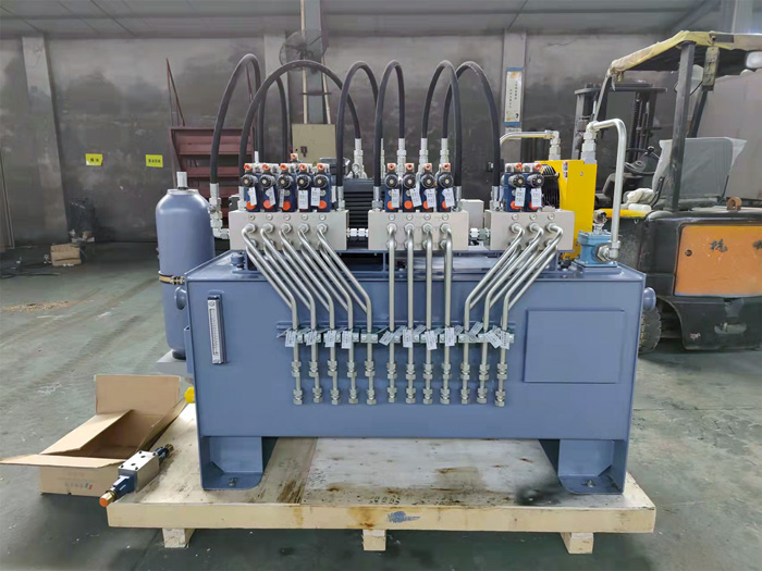 Hydraulic station for unwinding line