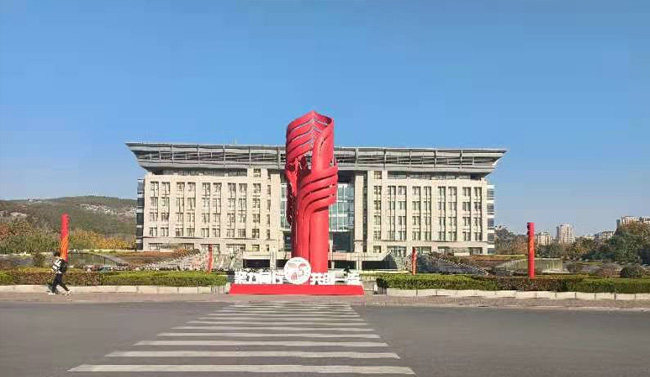 Wang Jian, Meng Jiangang, and Wang Feng from HighPoint Company went to Professor Shao Haiyan and Dr. Liu Wentao from the School of Mechanical and Electrical Engineering at Jinan University